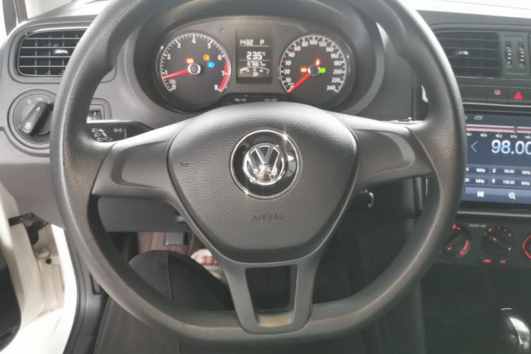 Volkswagen Polo 2018 car image #11