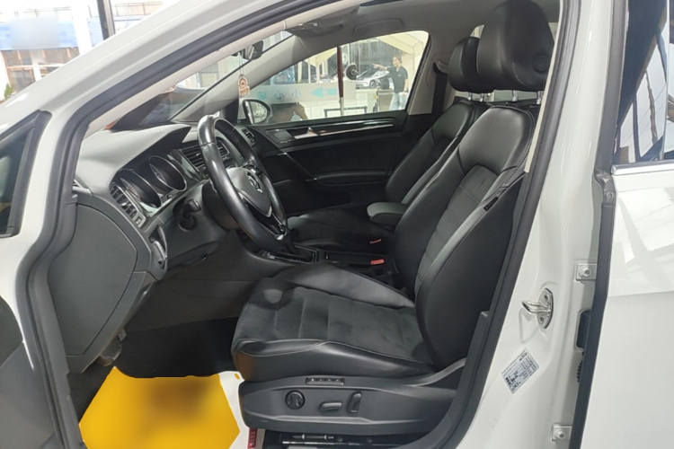 Volkswagen Golf 2018 car image #20