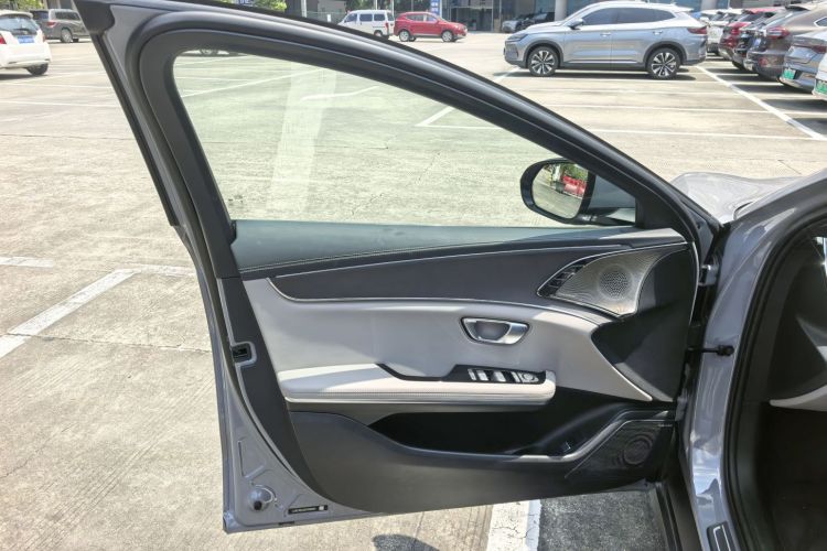 BYD Han 2025 car image #16