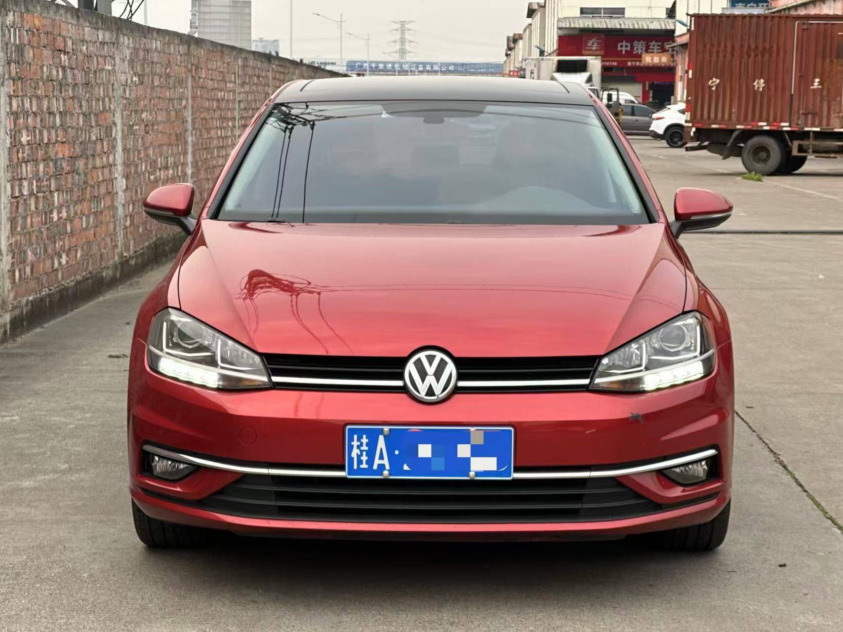 Volkswagen Golf 2018 car image #2