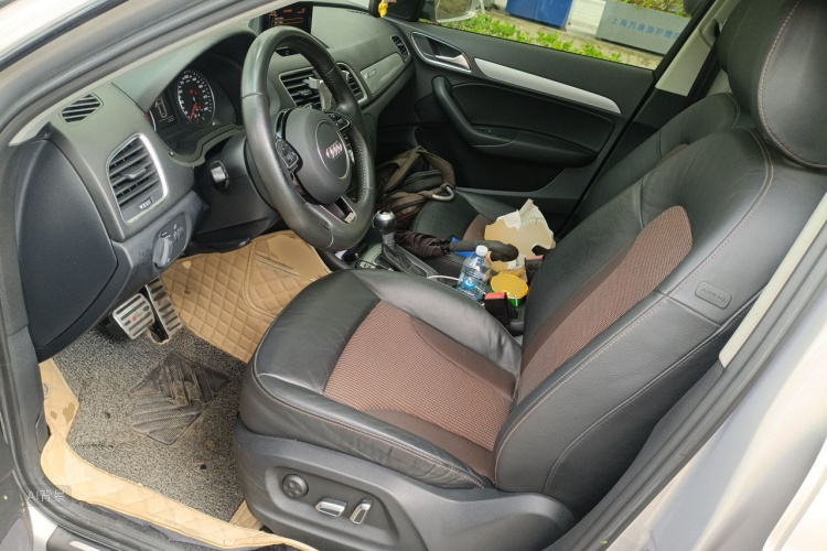 Audi Q3 2019 car image #17