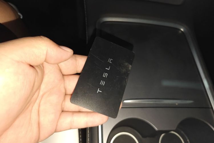Tesla Model Y 2023 car image #9