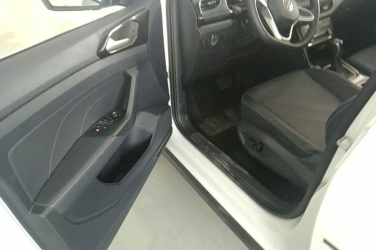 Volkswagen Tharu 2025 صورة سيارة #16