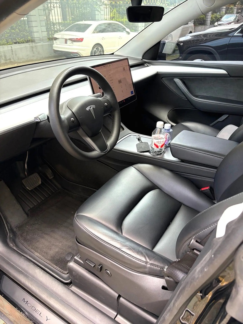 Tesla Model Y 2023 #4 Tesla Model Y 2023 car image #4