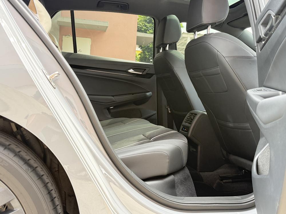 Volkswagen Golf 2021 car image #17