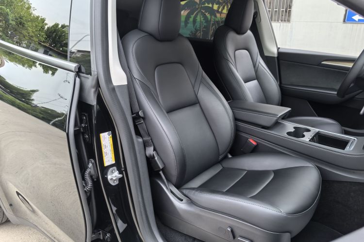 Tesla Model Y 2023 car image #23