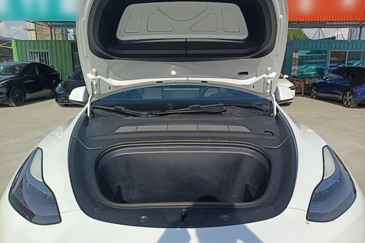 Tesla Model Y 2022 car image #20