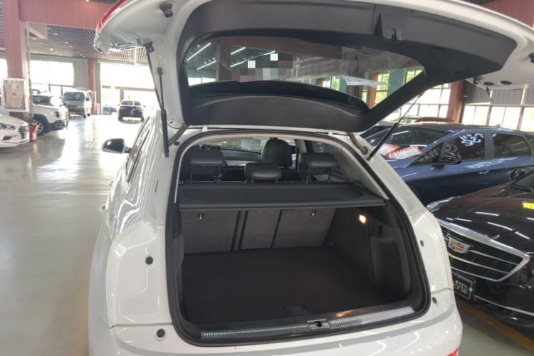 Audi Q3 2016 car image #19