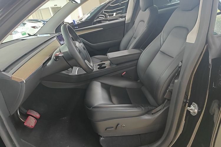 Tesla Model Y 2022 car image #15