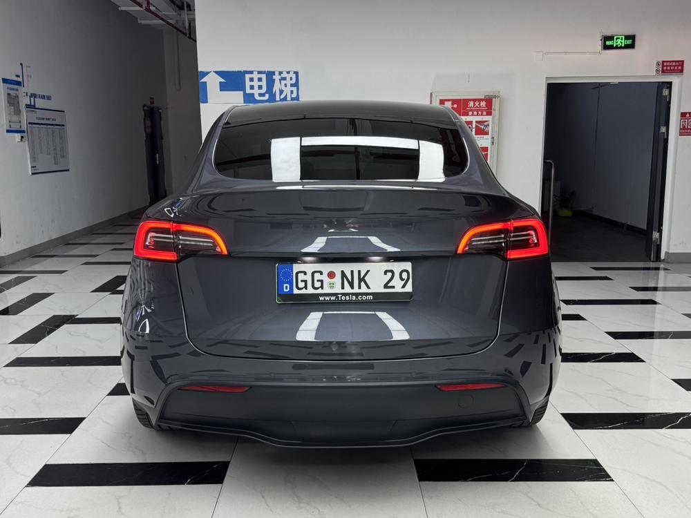 Tesla Model Y 2021 #5 Tesla Model Y 2021 car image #5