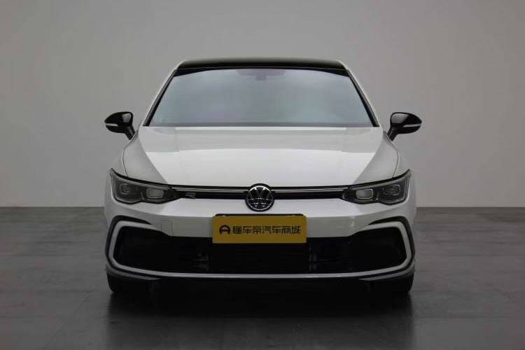 Volkswagen Golf 2024 car image #2