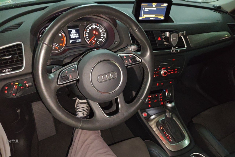 Audi Q3 2018 car image #11