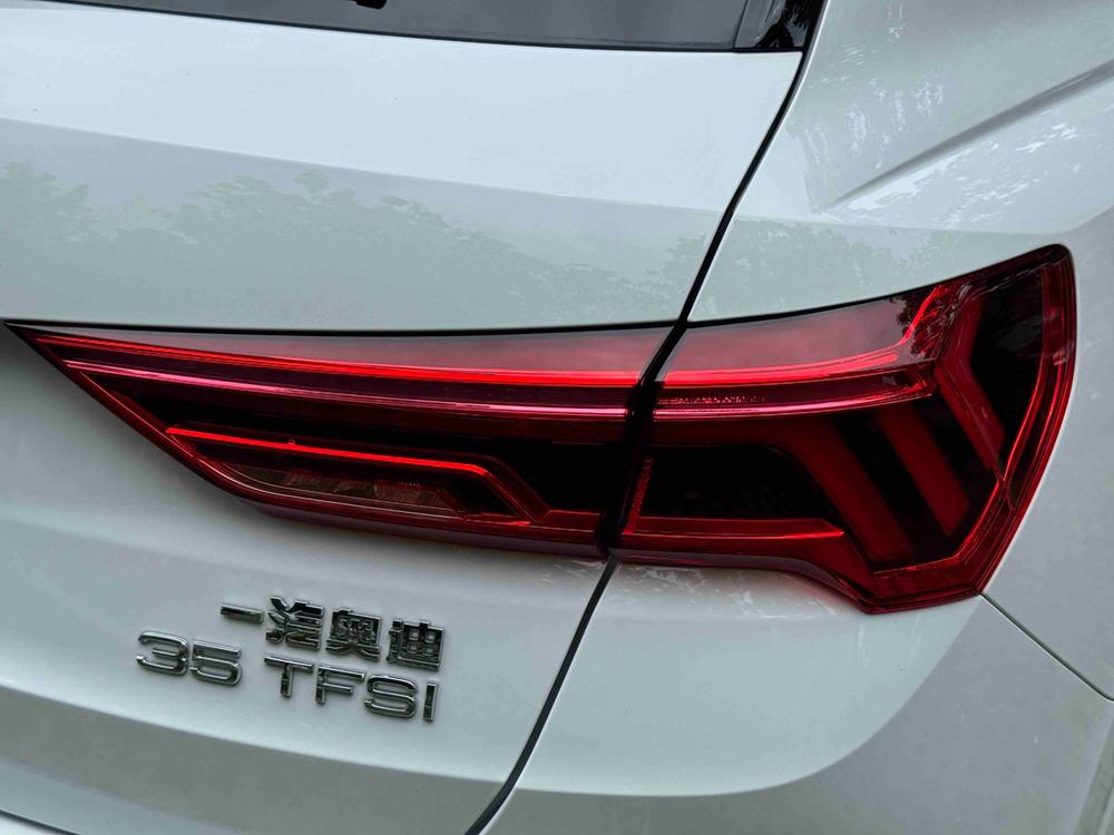 Audi Q3 2023 car image #16