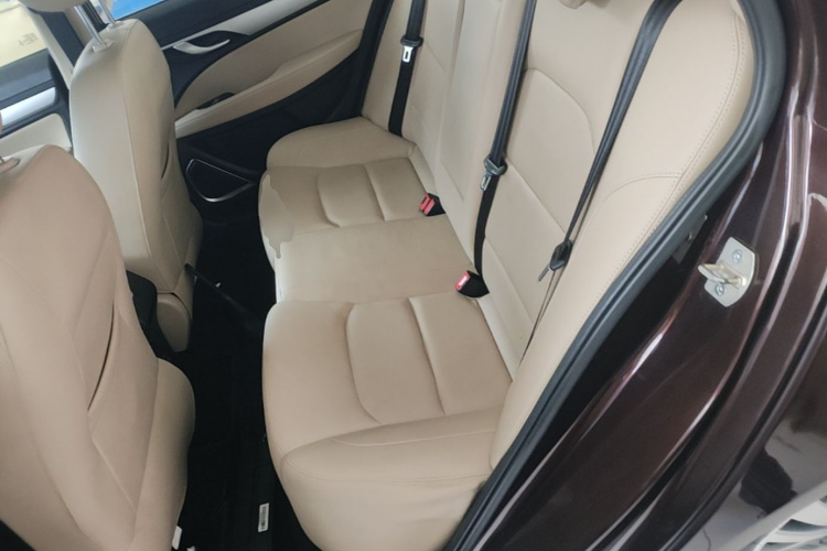 GEELY Emgrand 2019 #17 GEELY Emgrand 2019 car image #17