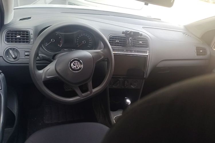 Volkswagen Polo 2019 car image #12