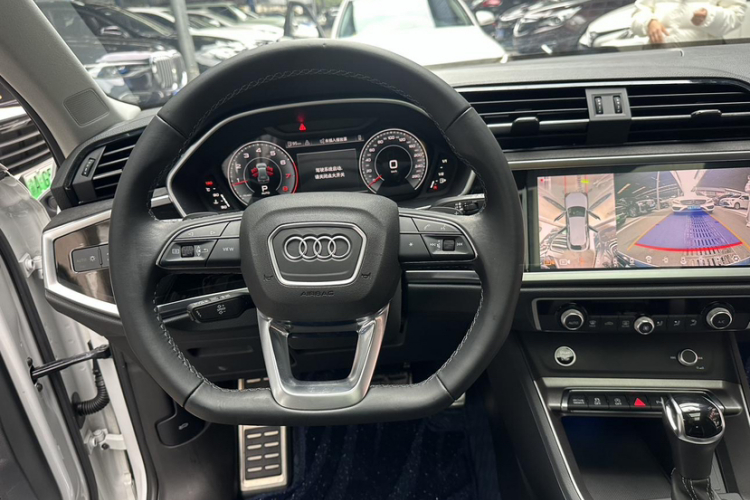 Audi Q3 2022 car image #21