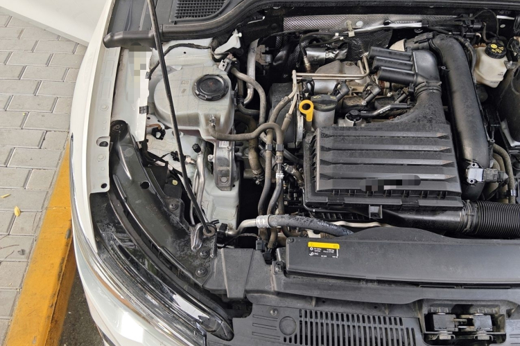Volkswagen Golf 2022 car image #22