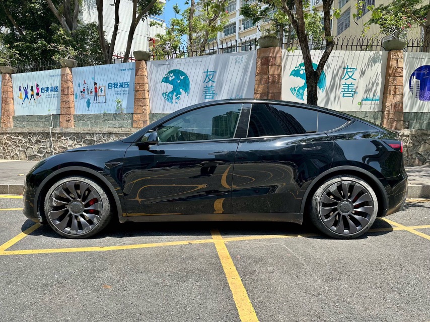 Tesla Model Y 2021 car image #3