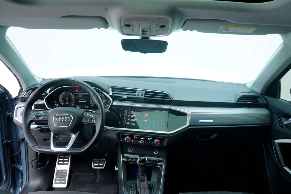Audi Q3 2022 car image #15