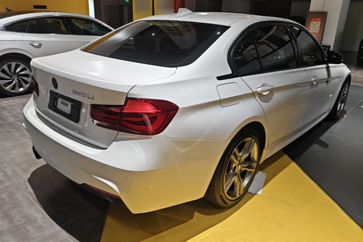 BMW 3 Series 2019 car image #7