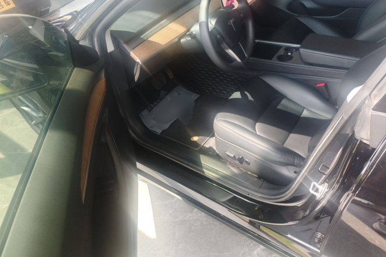 Tesla Model 3 2022 car image #16