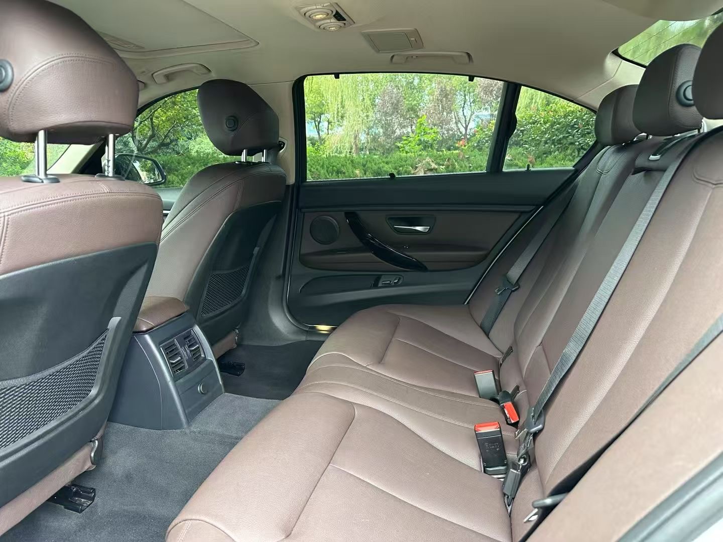 BMW 3 Series 2019 car image #9