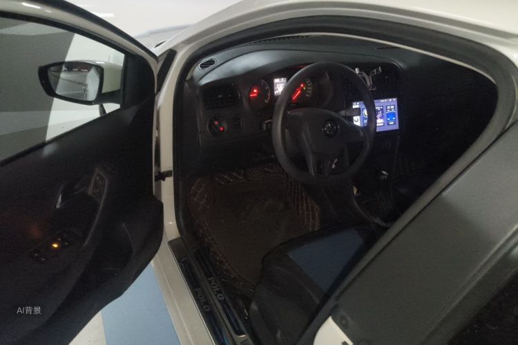 Volkswagen Polo 2018 car image #18