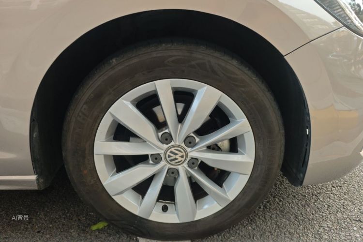 2019 car image #9