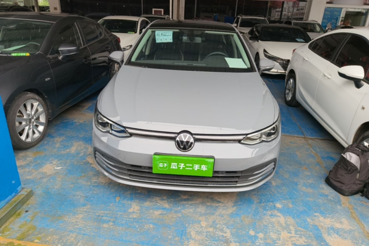 Volkswagen Golf 2022 car image #3