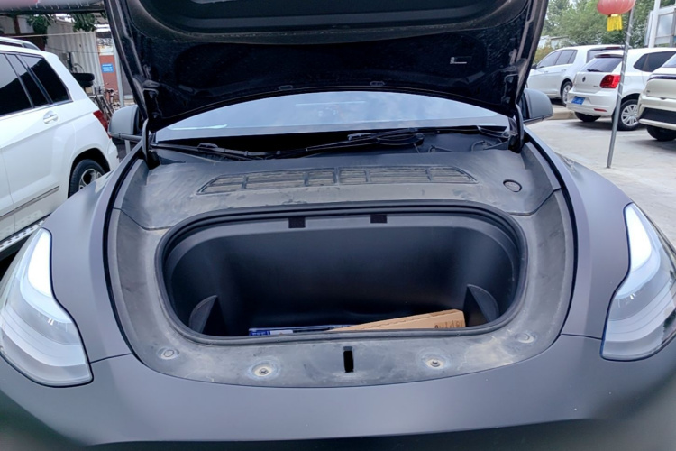 Tesla Model Y 2022 car image #20