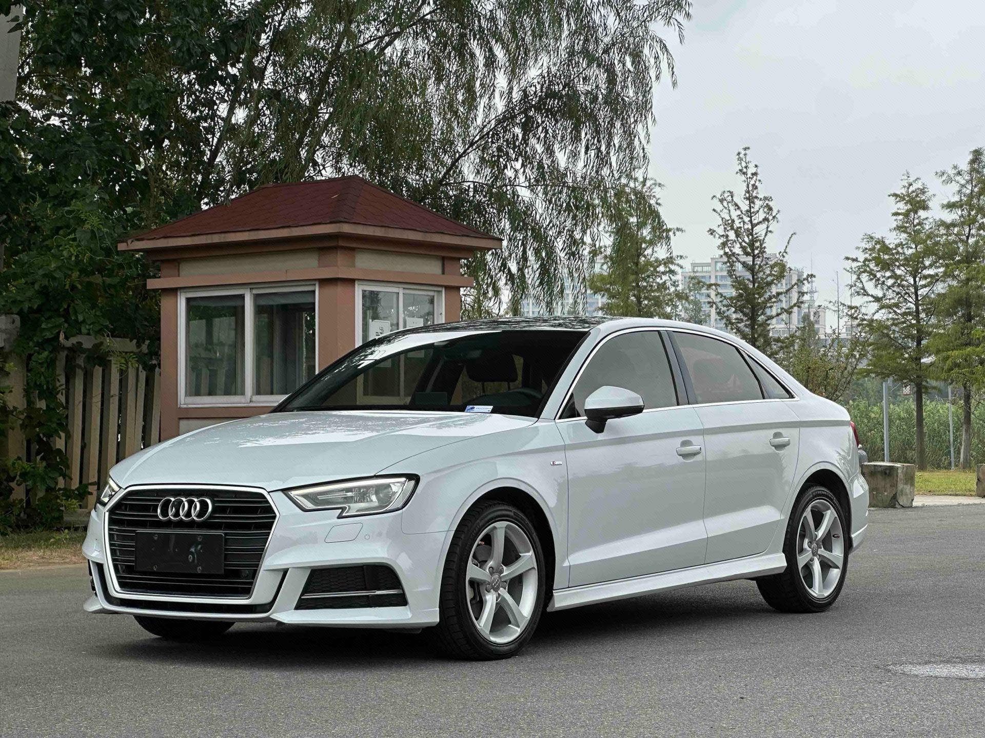 2018 image de voiture 