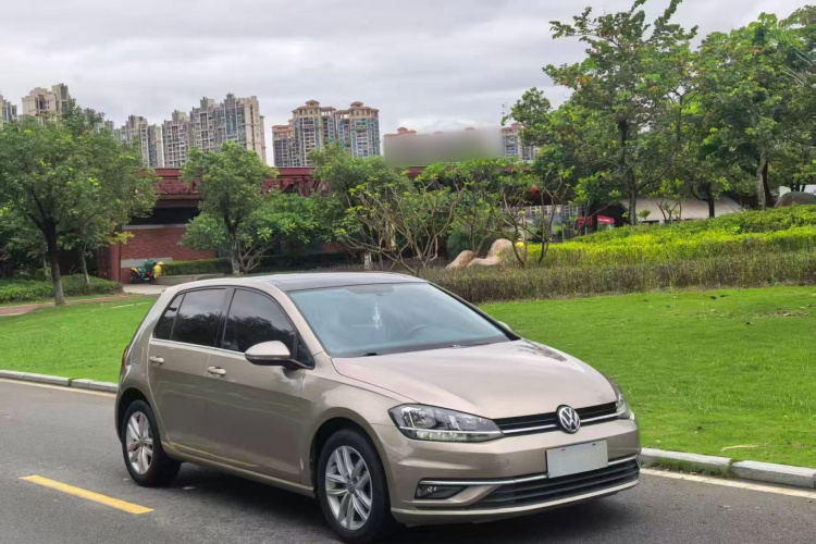 Volkswagen Golf 2018 car image #4