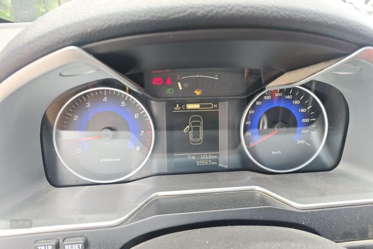 GEELY Emgrand 2015 #13 GEELY Emgrand 2015 car image #13