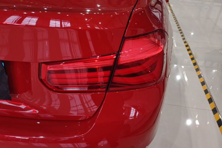 BMW 3 Series 2018 car image #8