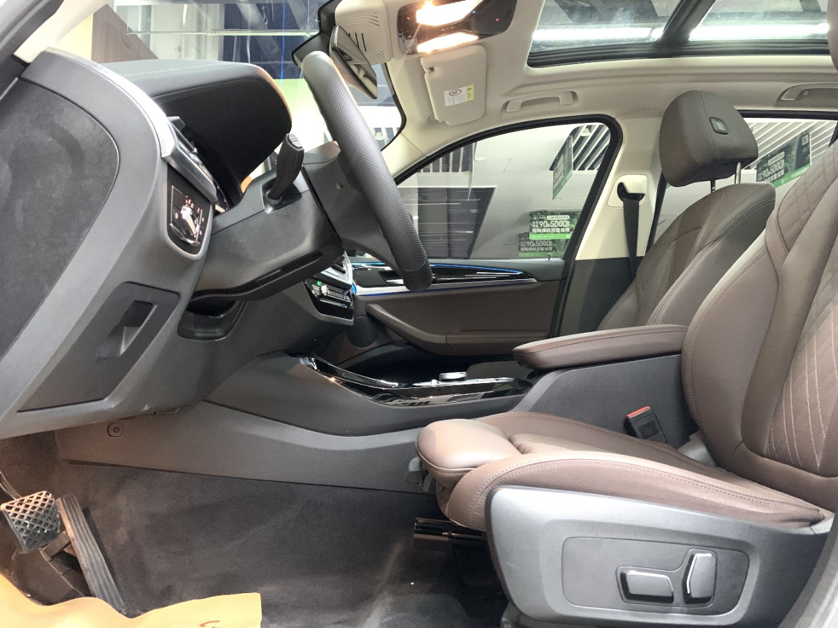 BMW iX3 2024 car image #8