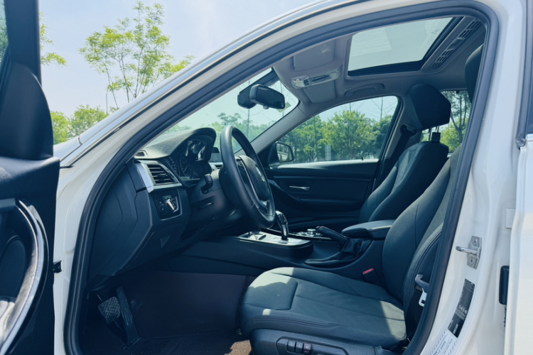 BMW 3 Series 2016 car image #9