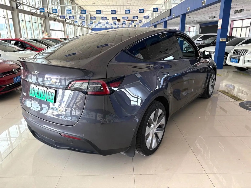 Tesla Model Y 2022 #2 Tesla Model Y 2022 car image #2