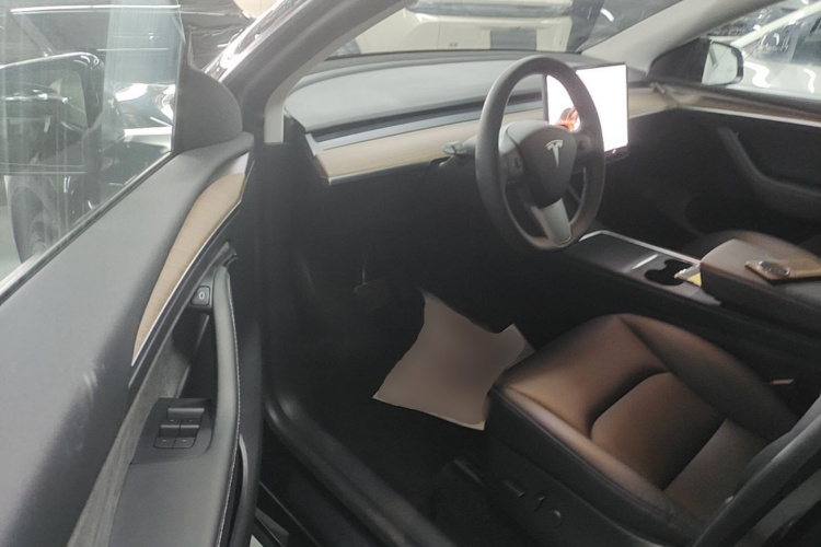 Tesla Model Y 2021 #16 Tesla Model Y 2021 car image #16