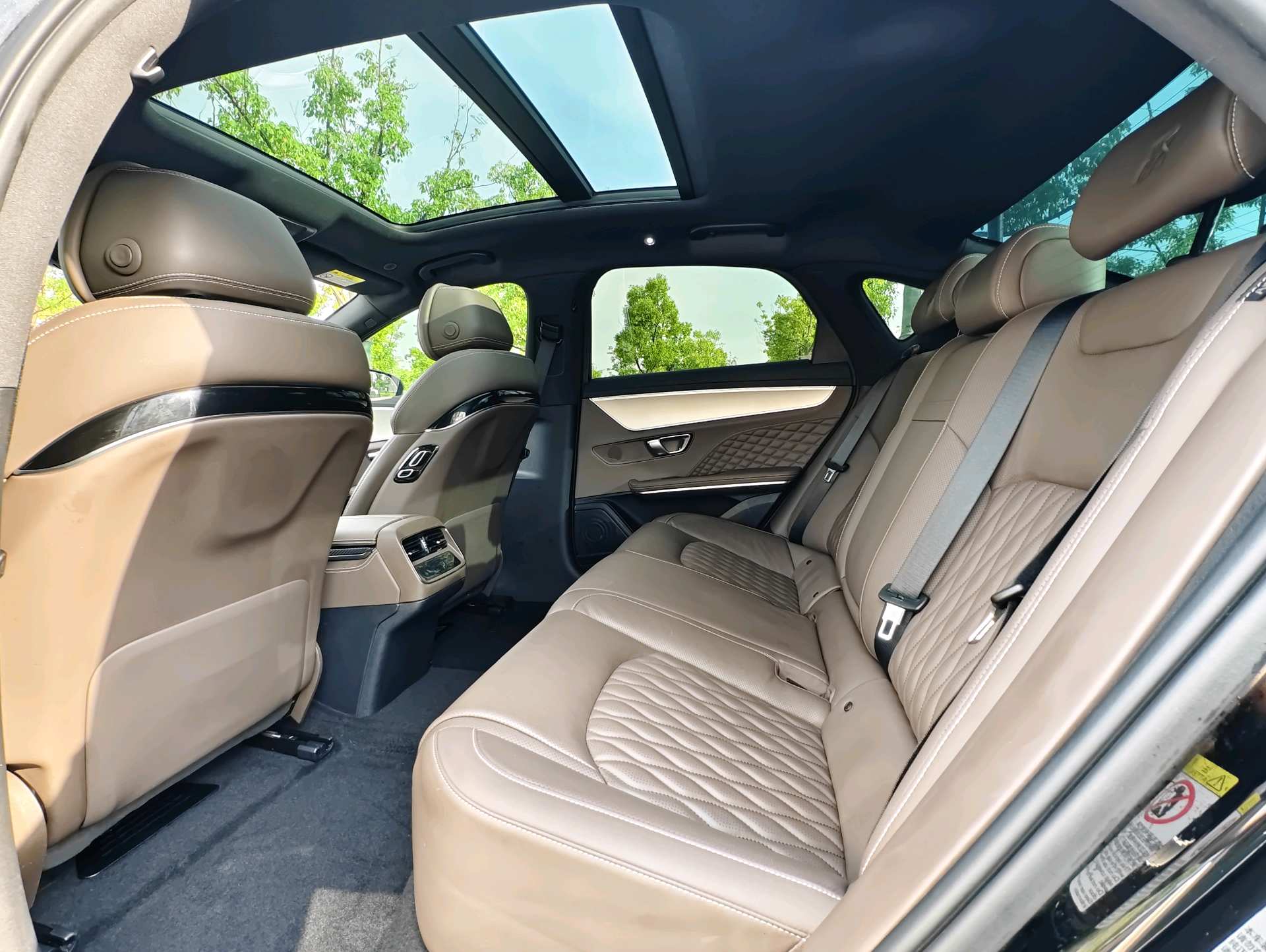 BYD Han 2024 car image #6