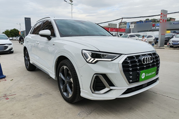 Audi Q3 2020 car image #4