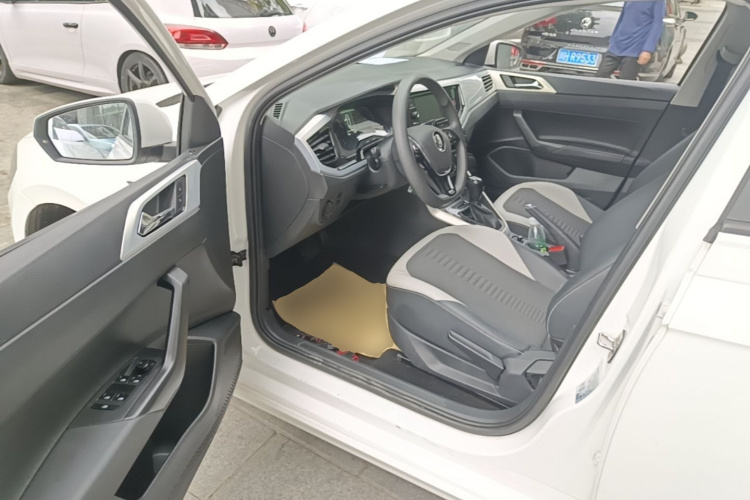 Volkswagen Polo 2021 car image #16