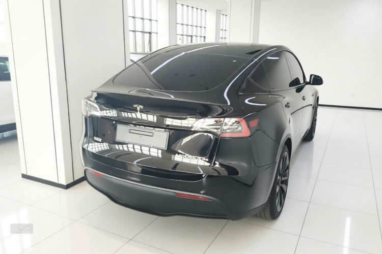 Tesla Model Y 2023 car image #7