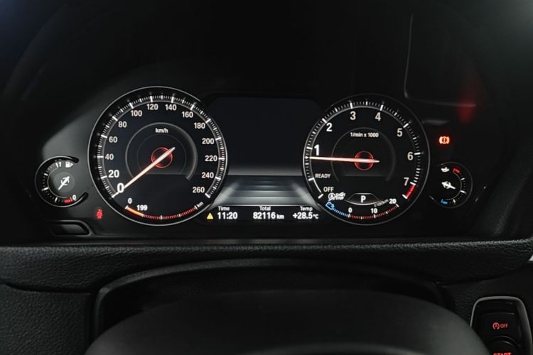 BMW 3 Series 2019 car image #16