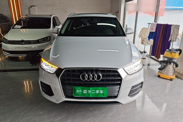 Audi Q3 2018 car image #3