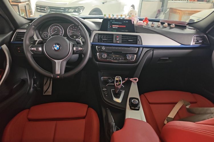 BMW 3 Series 2019 car image #10