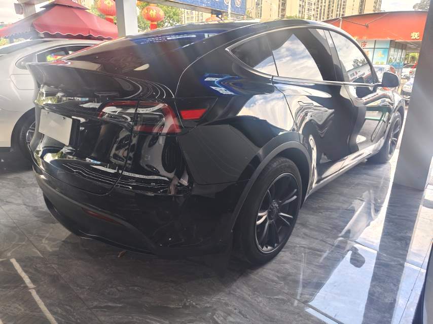 Tesla Model Y 2023 car image #5