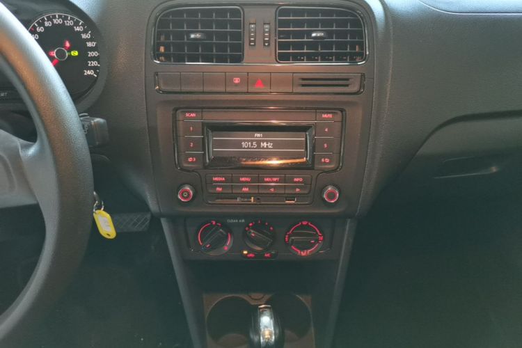 Volkswagen Polo 2018 #13 Volkswagen Polo 2018 car image #13
