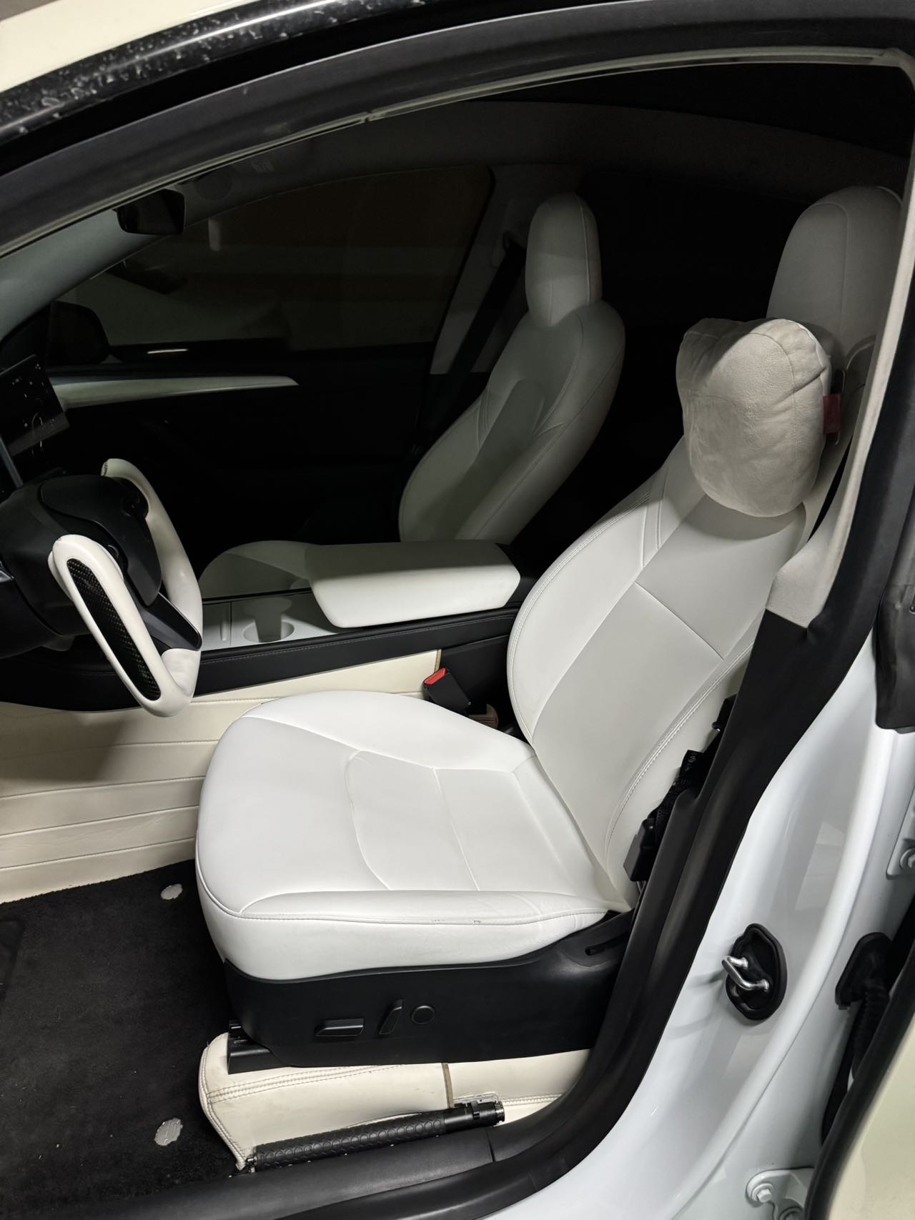 Tesla Model Y 2022 car image #2