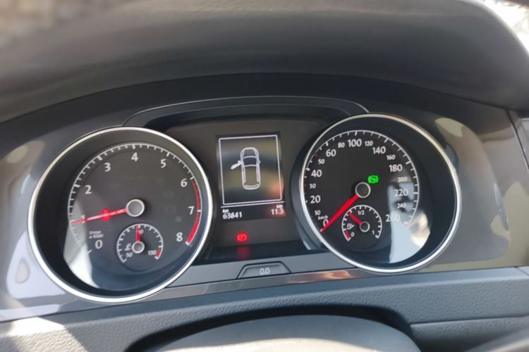 Volkswagen Golf 2019 car image #16