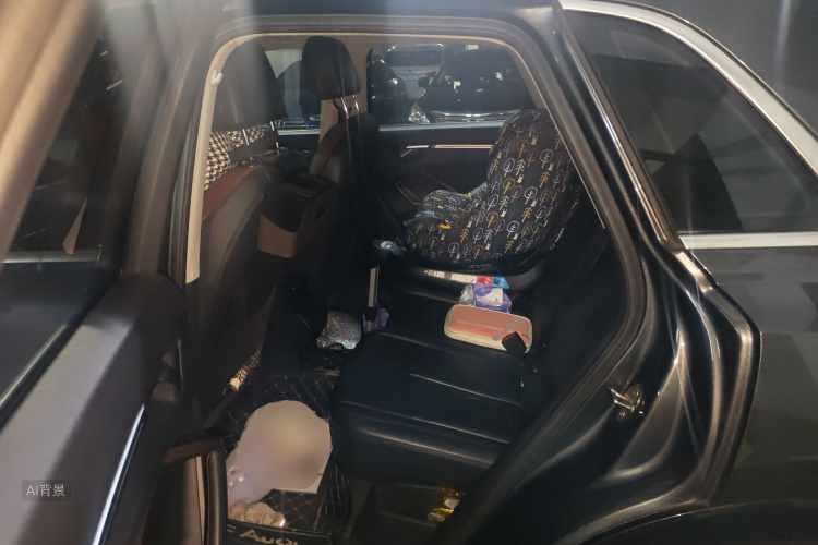 Audi Q3 2020 car image #19